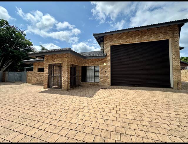 4 BEDROOM HOUSE FOR SALE IN MEER EN SEE